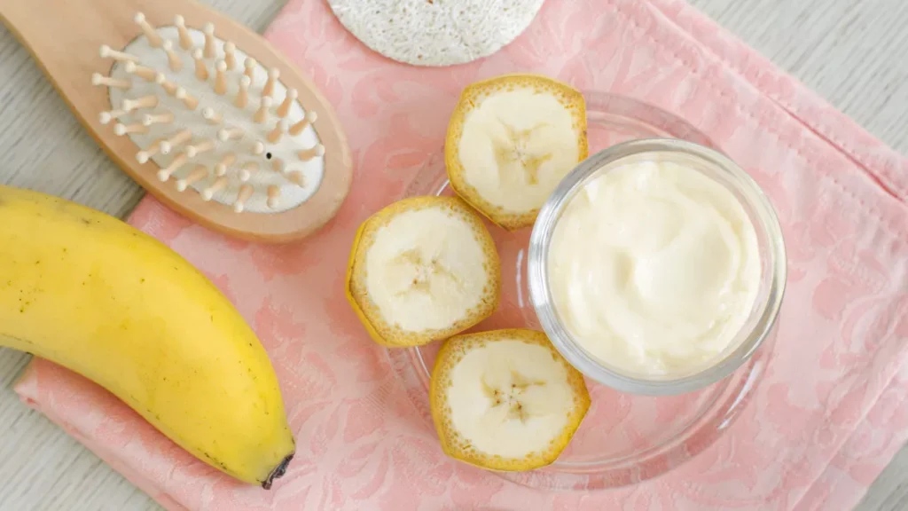 10 Cara Menghidrasi Rambut dengan Masker Alami Buah Pisang