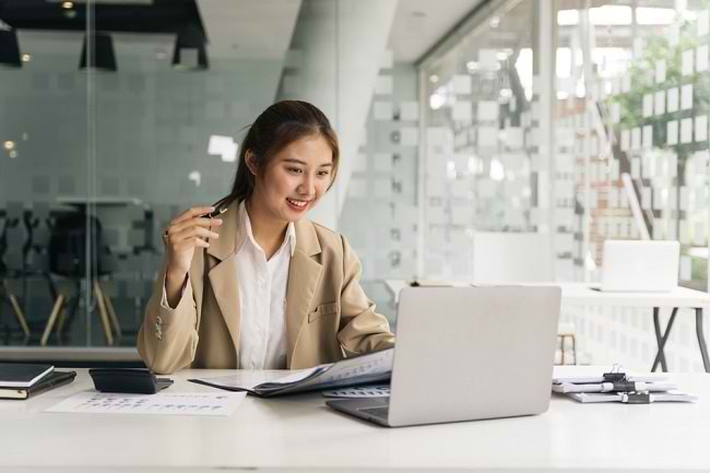 10 Kebiasaan Sehat yang Bisa Kamu Terapkan di Tempat Kerja