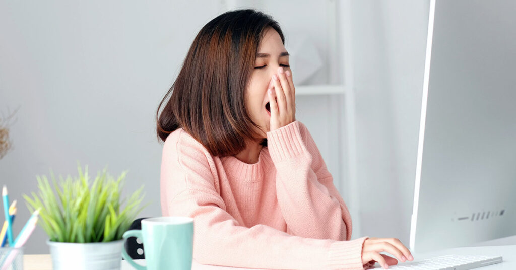 10 Tips Ampuh Mengatasi Rasa Kantuk di Tempat Kerja