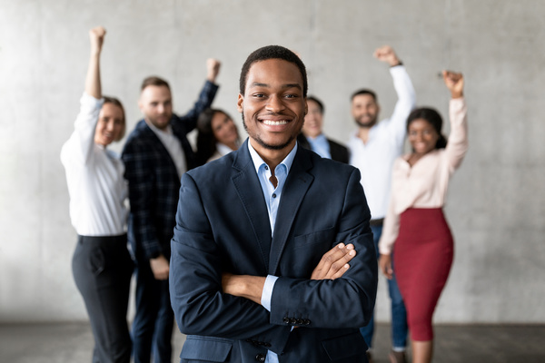 10 Cara Menjadi Leader yang Positif dan Menginspirasi