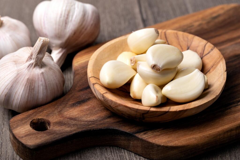 10 Cara Mengatasi Bau Mulut setelah Makan Bawang Putih
