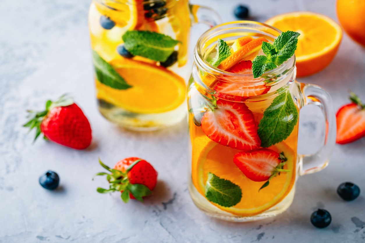 10 Buah Terbaik untuk Infused Water yang Sehat