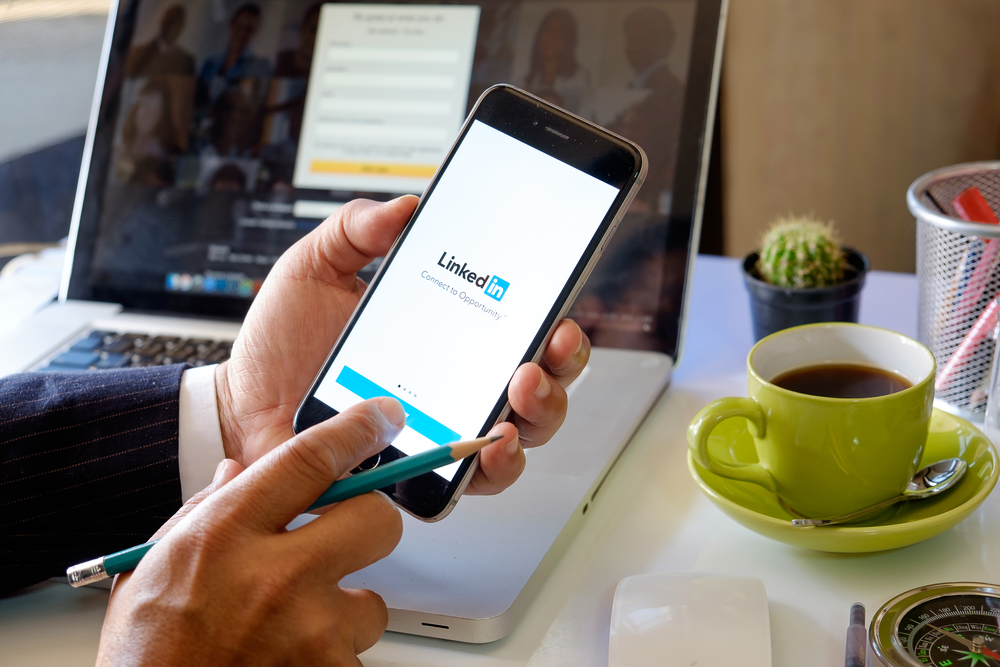 10 Cara Membangun LinkedIn Profile untuk Fresh Graduate