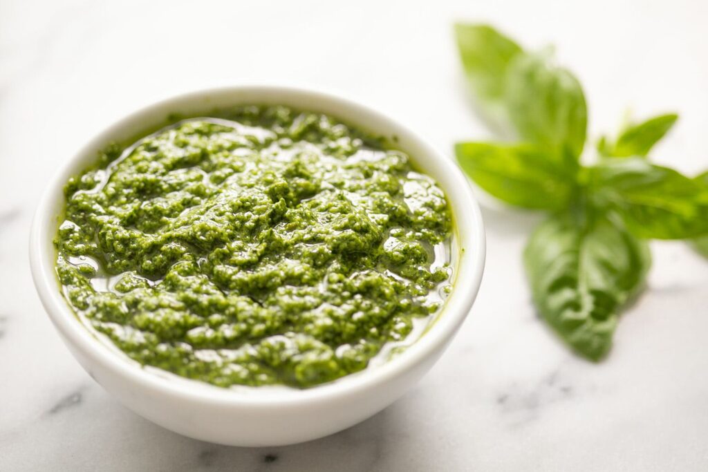 10 Cara Membuat Pesto Daun Kemangi yang Lezat