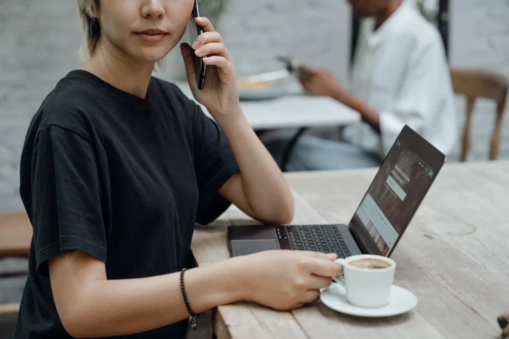Perbedaan Kol Specialist dan Social Media Specialist