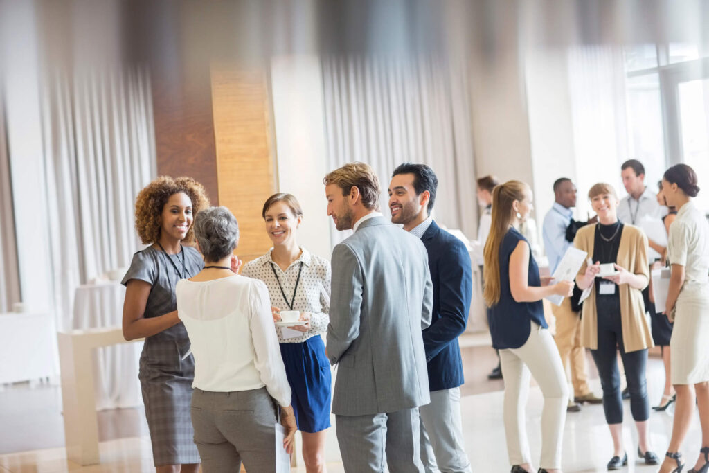 10 Pertanyaan Pembuka yang Cocok untuk Introvert saat Networking