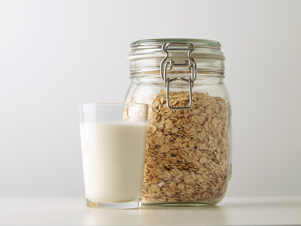 Oat Milk vs Susu Sapi: Mana yang Lebih Baik?