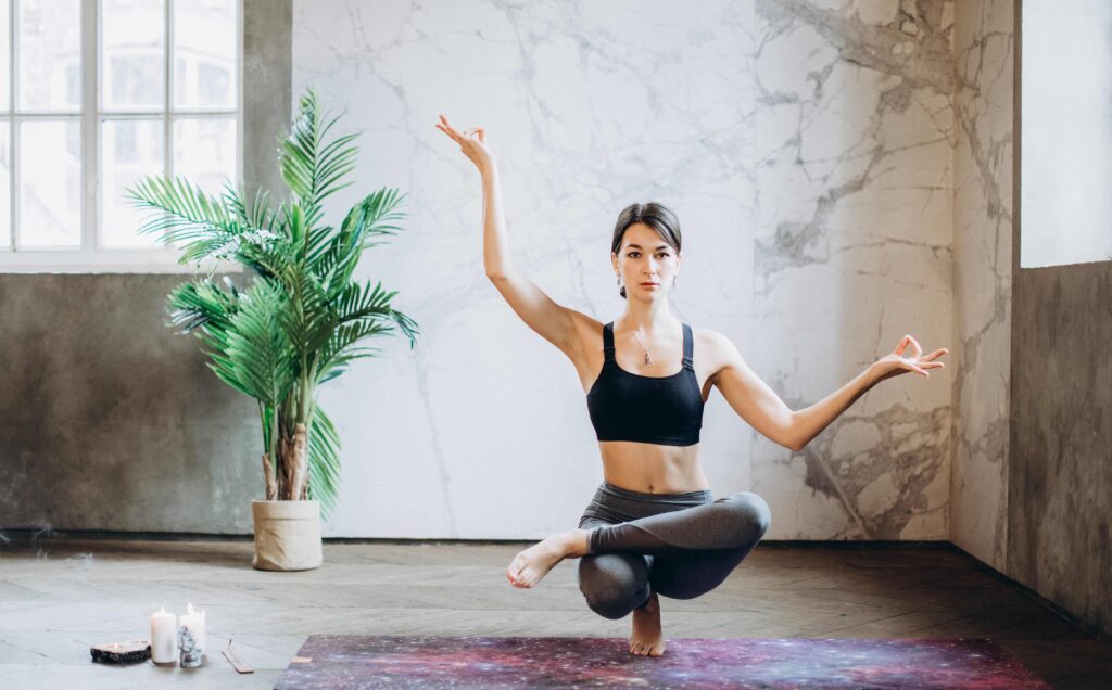 10 Pose Yoga yang Cocok untuk Mengatasi Stres