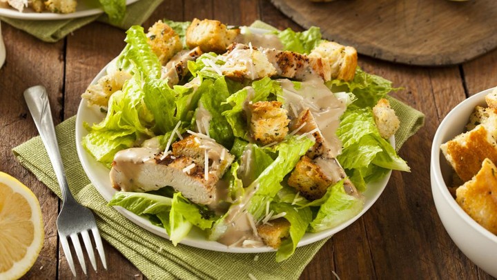 10 Ide Salad untuk Bekal Kerja yang Praktis