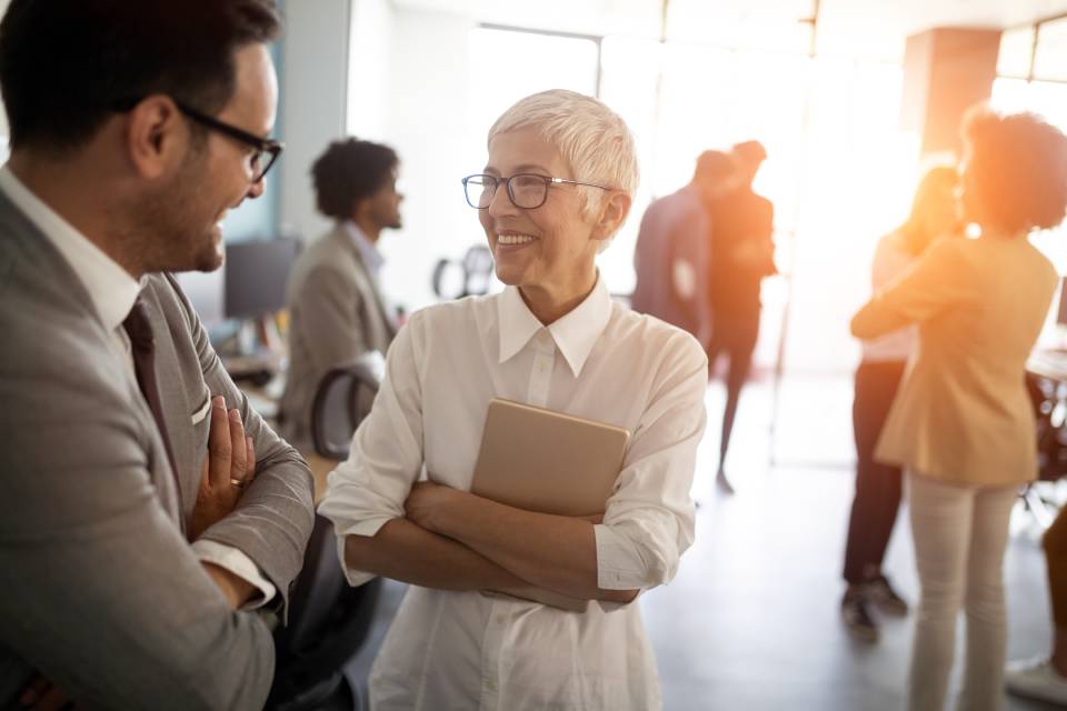Cara Memulai Percakapan di Acara Networking untuk Introvert