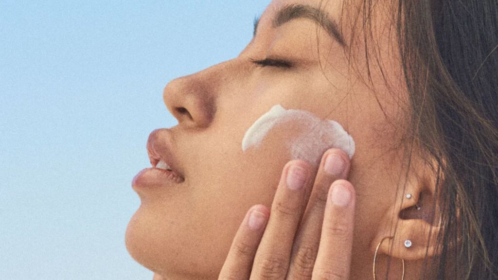 SPF pada Sunscreen: Apa Artinya dan Bagaimana Cara Kerjanya?