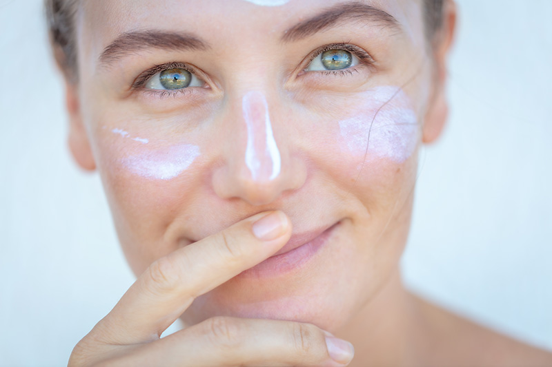 Cara Memilih Sunscreen yang Tepat Sesuai Jenis Kulit