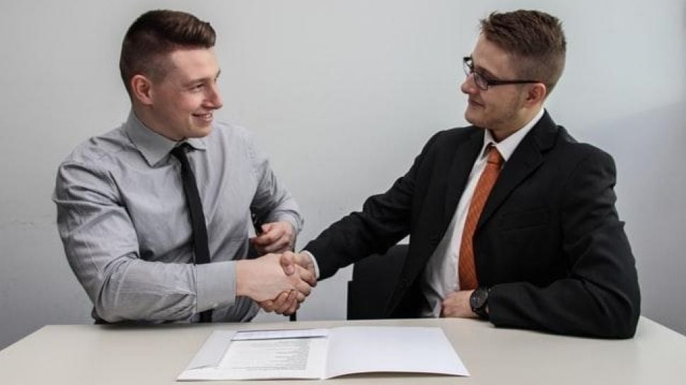 Cara Menjaga Bahasa Tubuh yang Profesional Saat Meeting