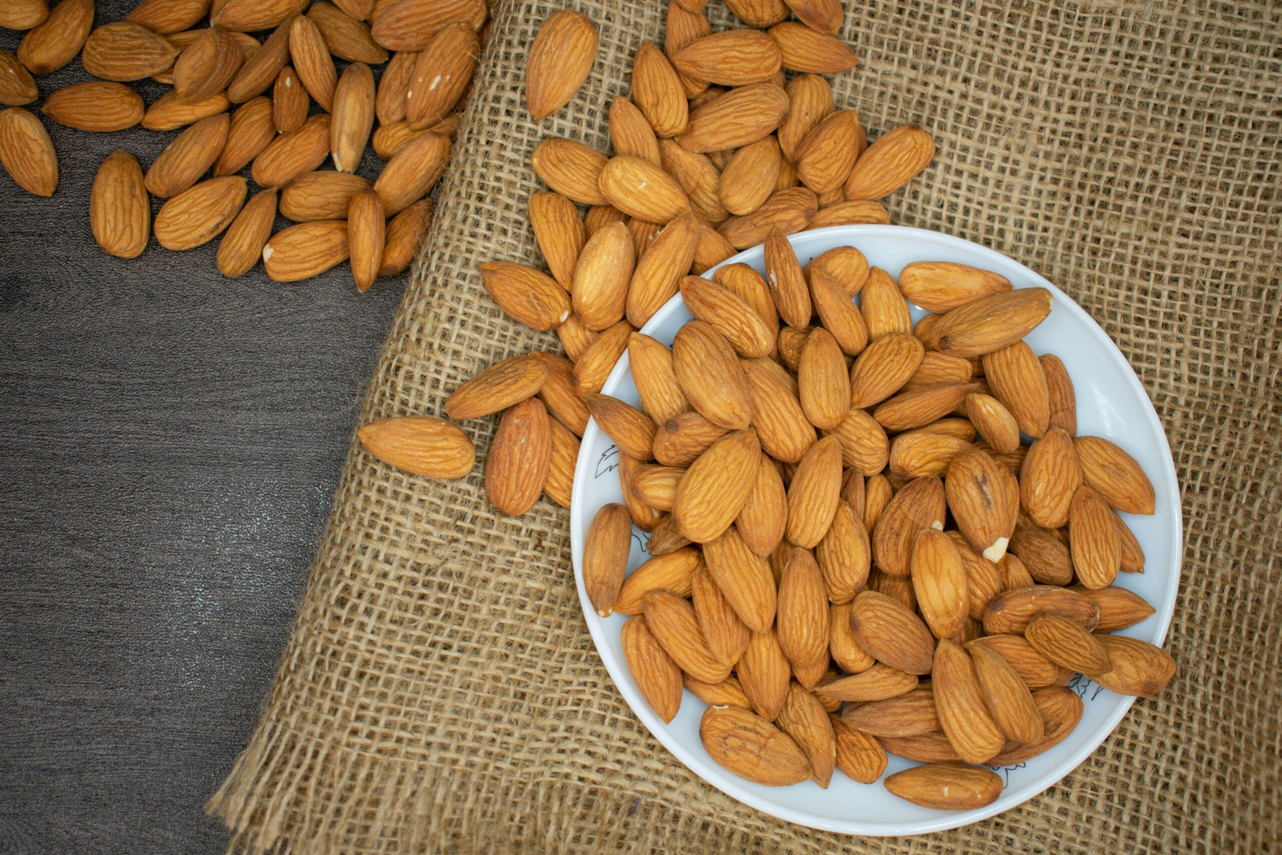 Mitos Kacang Almond