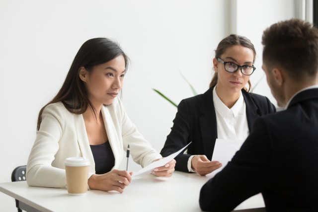 Cara Menjaga Bahasa Tubuh yang Profesional Saat Meeting
