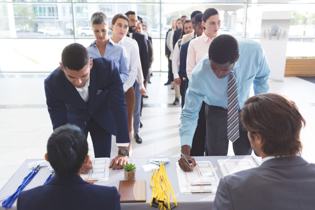 10 Hal yang Harus Kamu Bawa Saat Pergi ke Job Fair