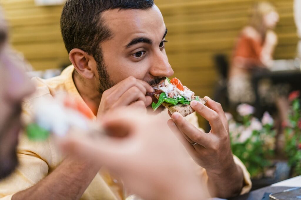 Bagaimana Cara Mengatasi ‘Emotional Eating’ saat Diet?