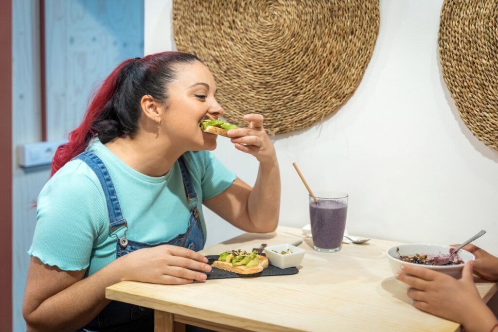 Bagaimana Cara Mengatasi ‘Emotional Eating’ saat Diet?