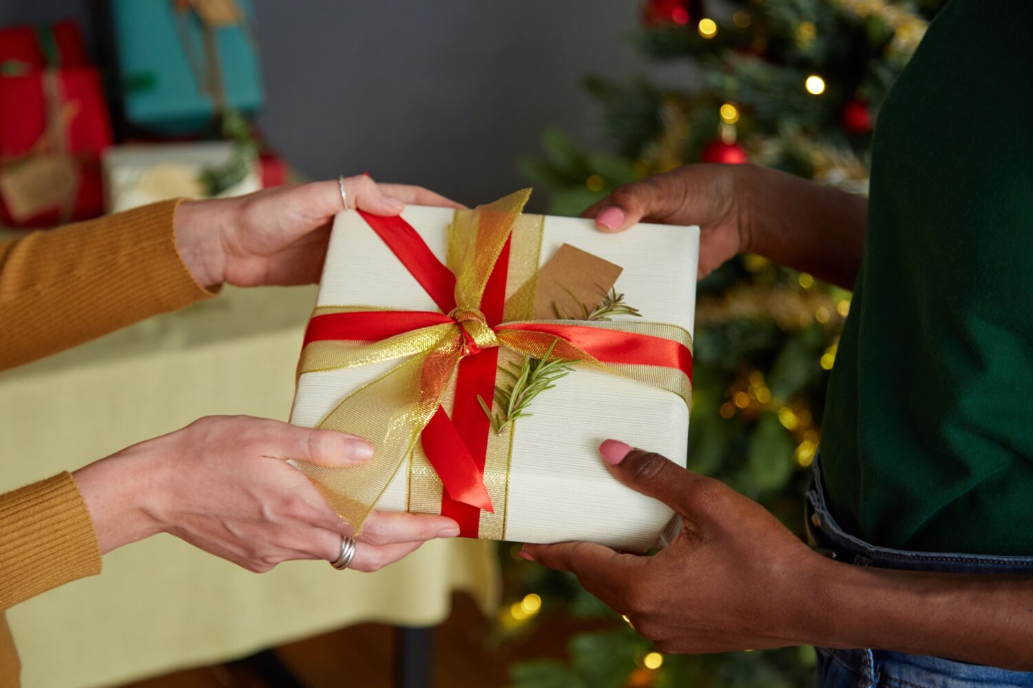 10 Kado Natal Paling Dicari oleh Anak Muda
