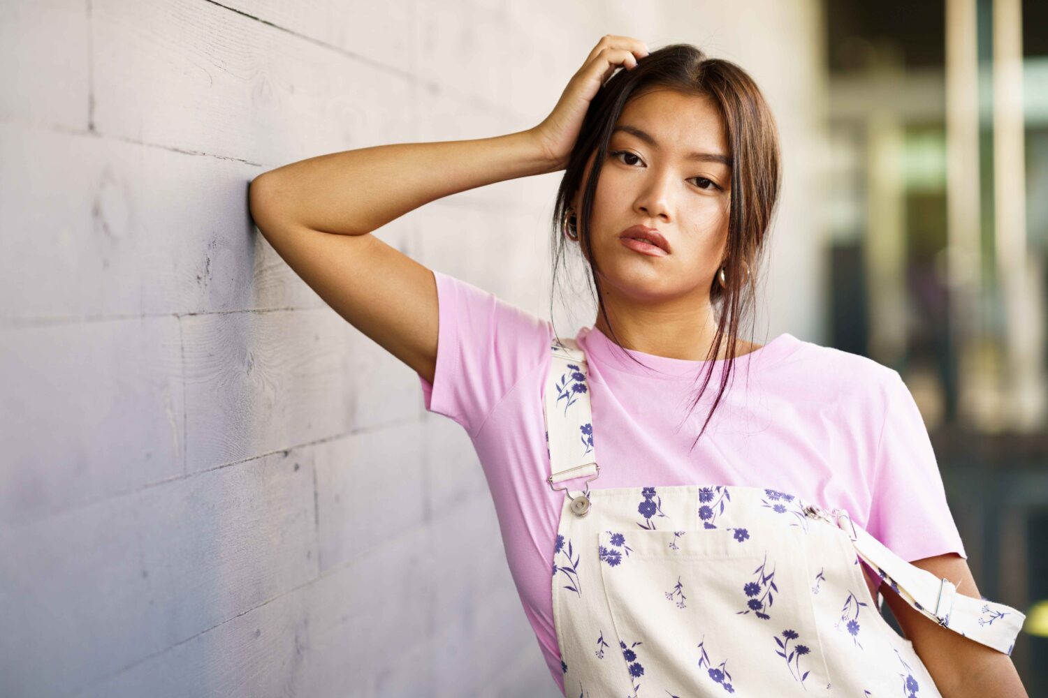 5 Cara Berani Tampil Nyentrik dengan Kaos Young On Top