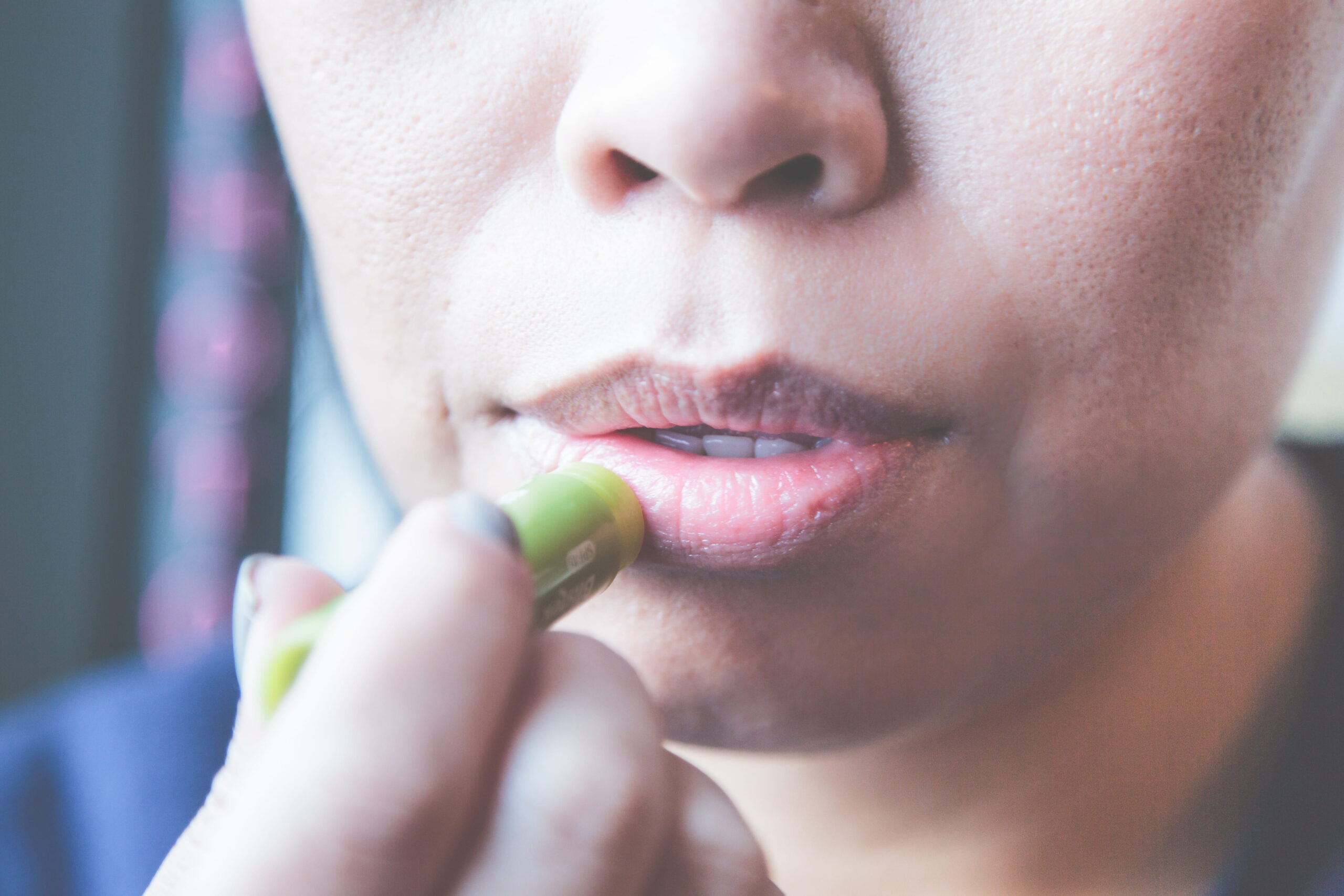 10 Lip Balm Terbaik untuk Mengatasi Bibir Pecah-Pecah