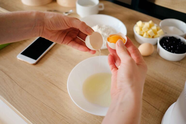 Cara Membuat Masker Putih Telur untuk Menghilangkan Komedo