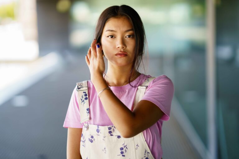 10 Cara Mengatasi Rasa Malu di Tempat Baru, Baik Sekolah atau Kerja