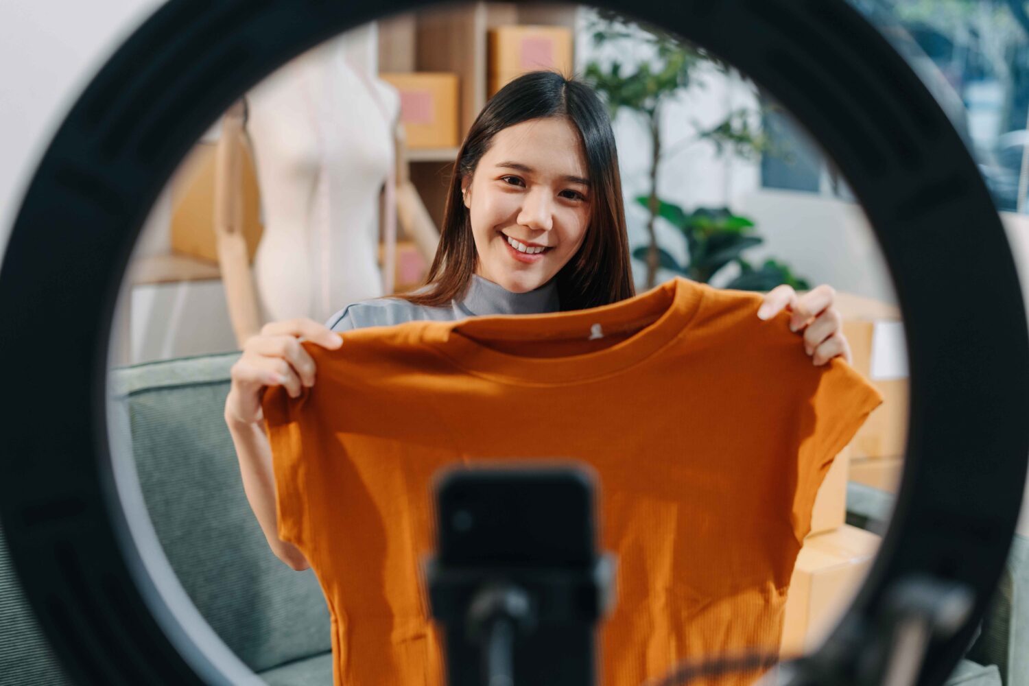 Kaos Young On Top Lama: Ide Styling Vintage yang Keren Abis