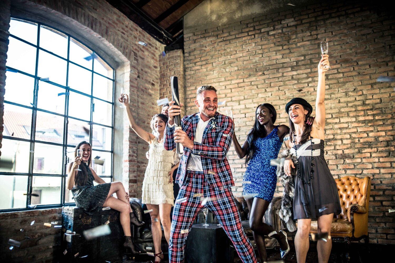 Cara Disukai dengan Prinsip dari How to Win Friends and Influence People