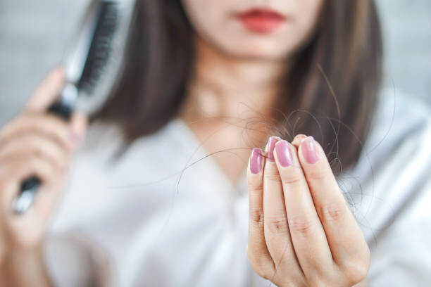 5 Cara Mengatasi Rambut Rontok agar Tetap Sehat dan Kuat