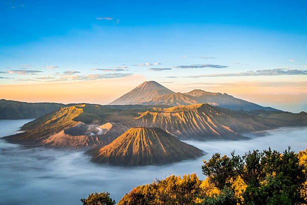 5 Gunung Tercantik di Indonesia yang Wajib Kamu Daki!