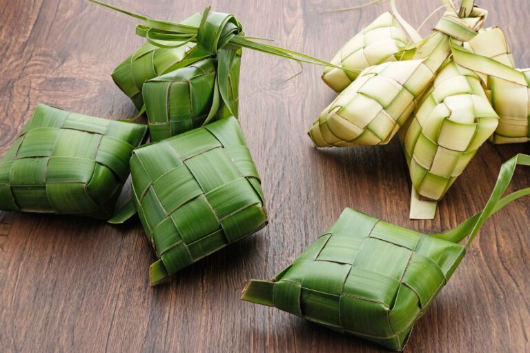 10 Resep Kuah Santan Gurih yang Pas untuk Ketupat