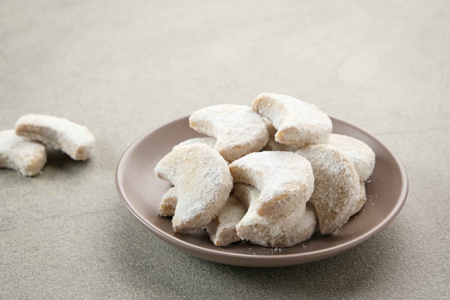 10 Tips Agar Kue Putri Salju Tidak Keras dan Tetap Lembut