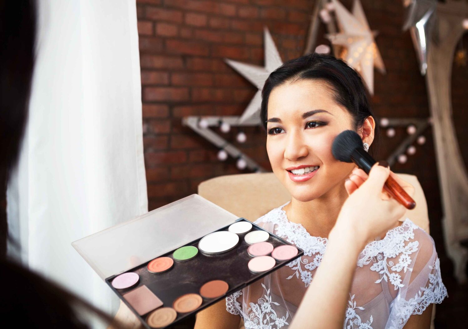 Cara Memilih Produk Makeup yang Cocok untuk Lebaran