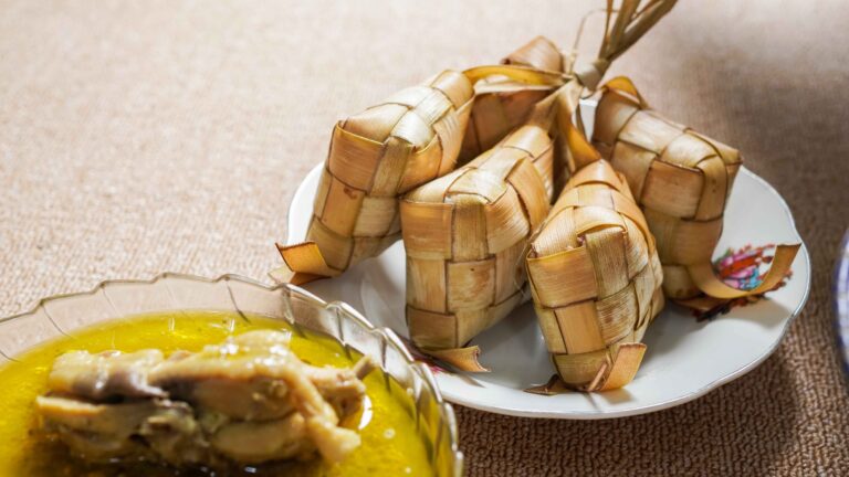 Resep Ketupat Opor Ayam Gurih dan Mudah Dibuat