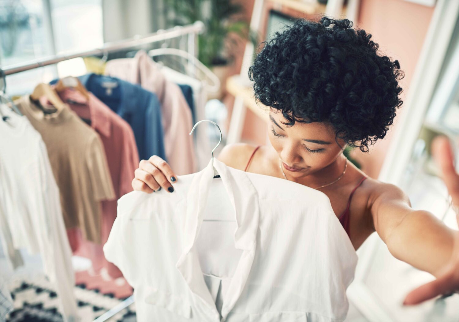 10 Cara Membuat Capsule Wardrobe dengan Sentuhan Feminine