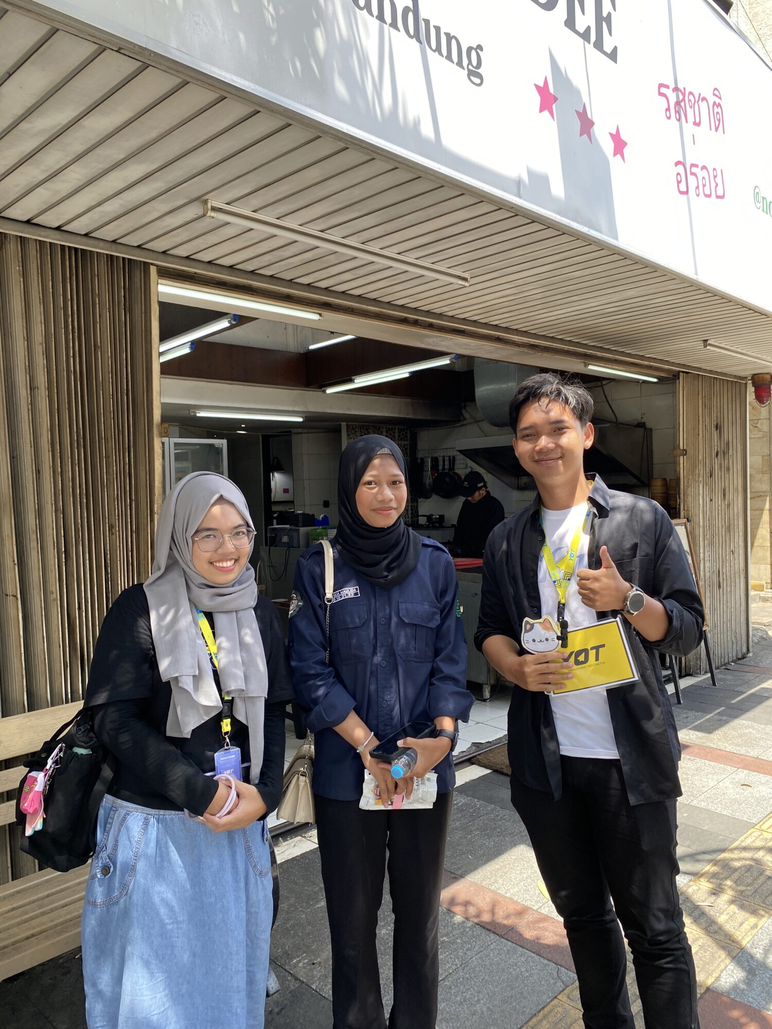 Social LENS YOTers Bandung Sukses di Jl. Braga