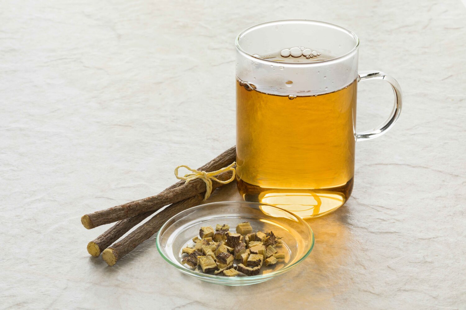 6 Kombinasi Teh Herbal dengan Akar Manis yang Menyehatkan