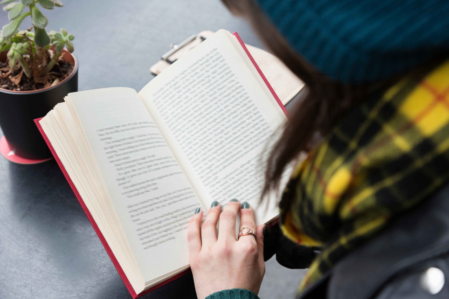 7 Tantangan Membaca Seru Spesial Hari Buku Sedunia