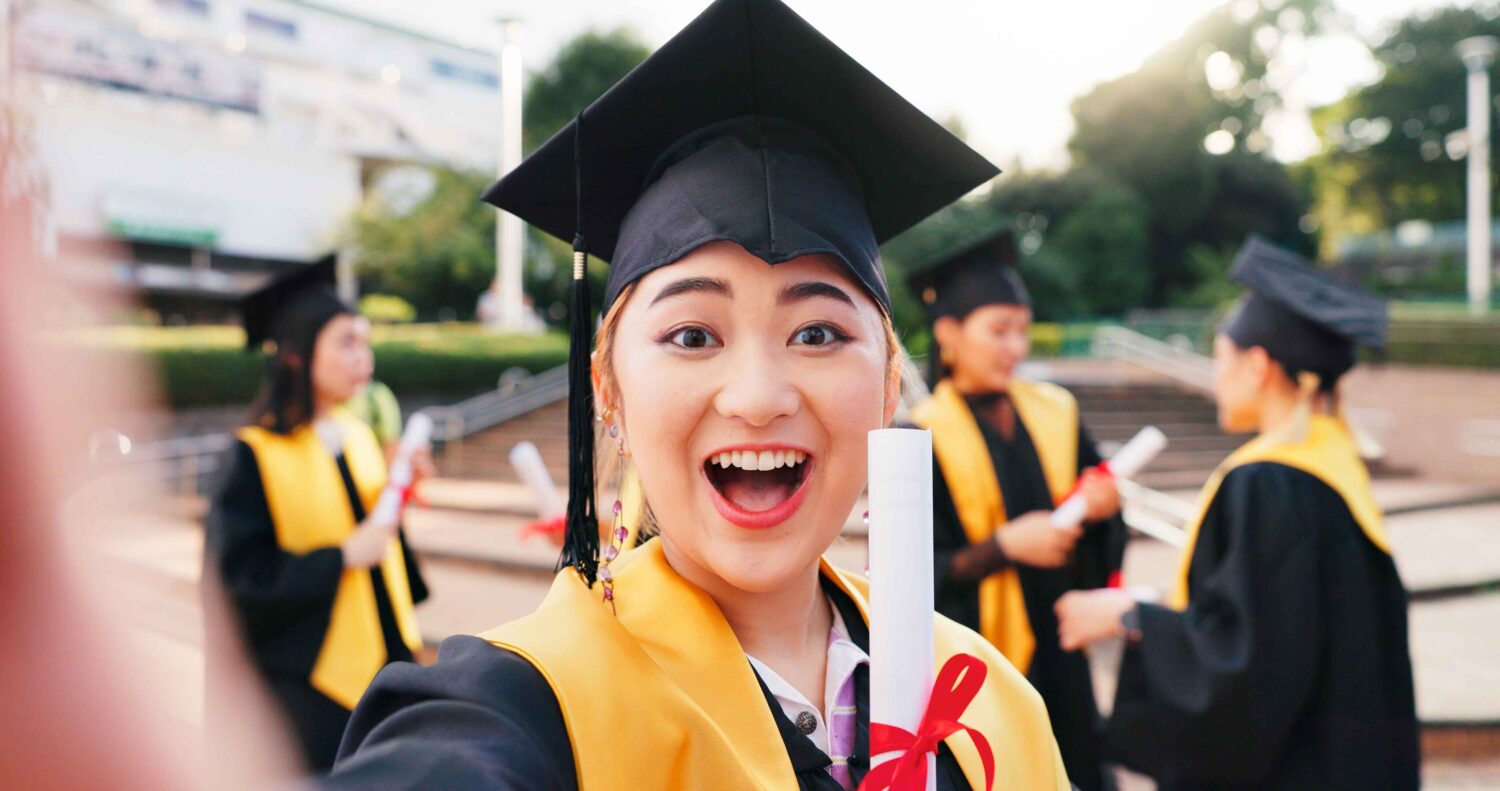 10 Tips Makeup Natural untuk Acara Wisuda