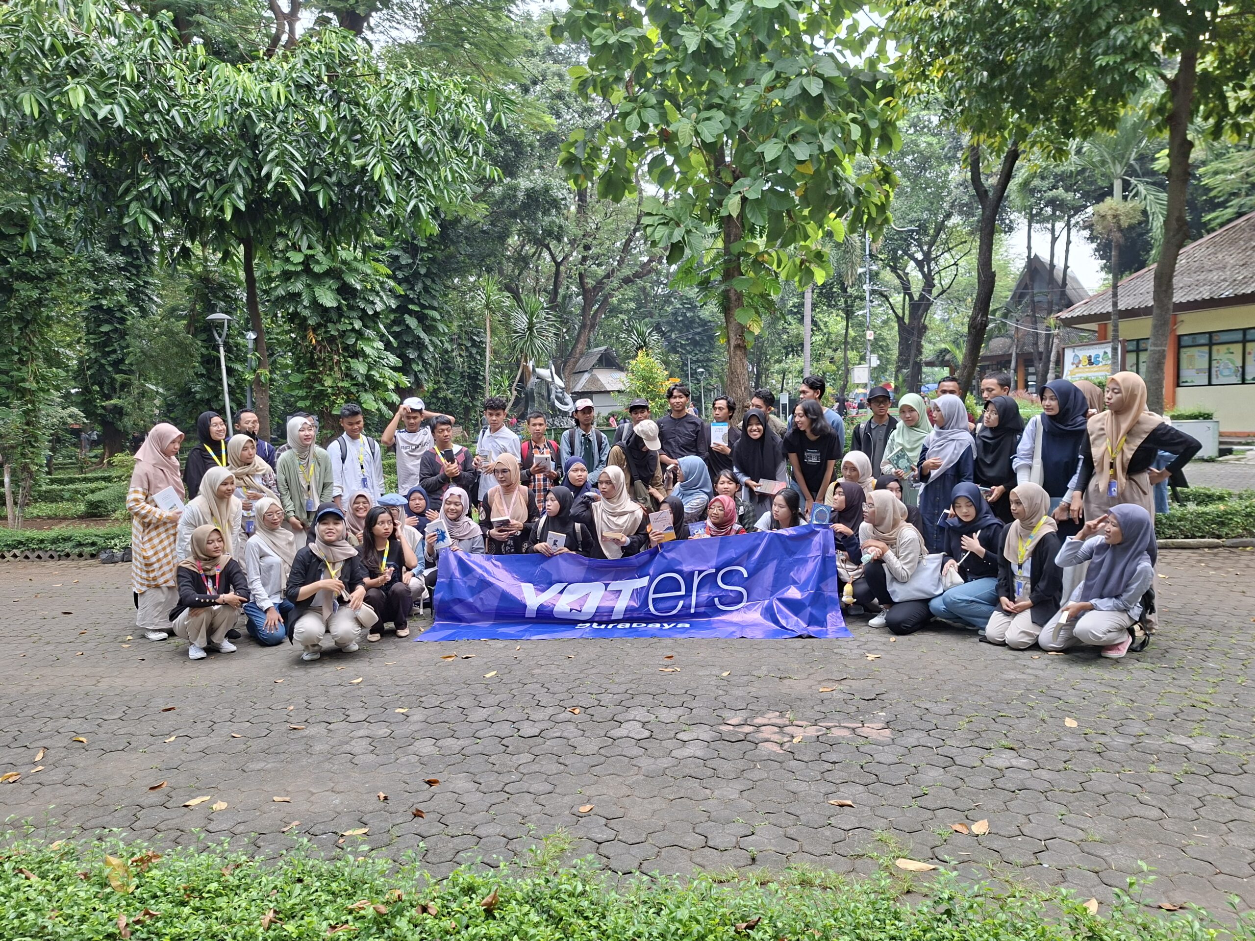 Literacy Connect YOTers Surabaya x Surabaya Book Party: Kolaborasi Literasi Seru di Taman Flora