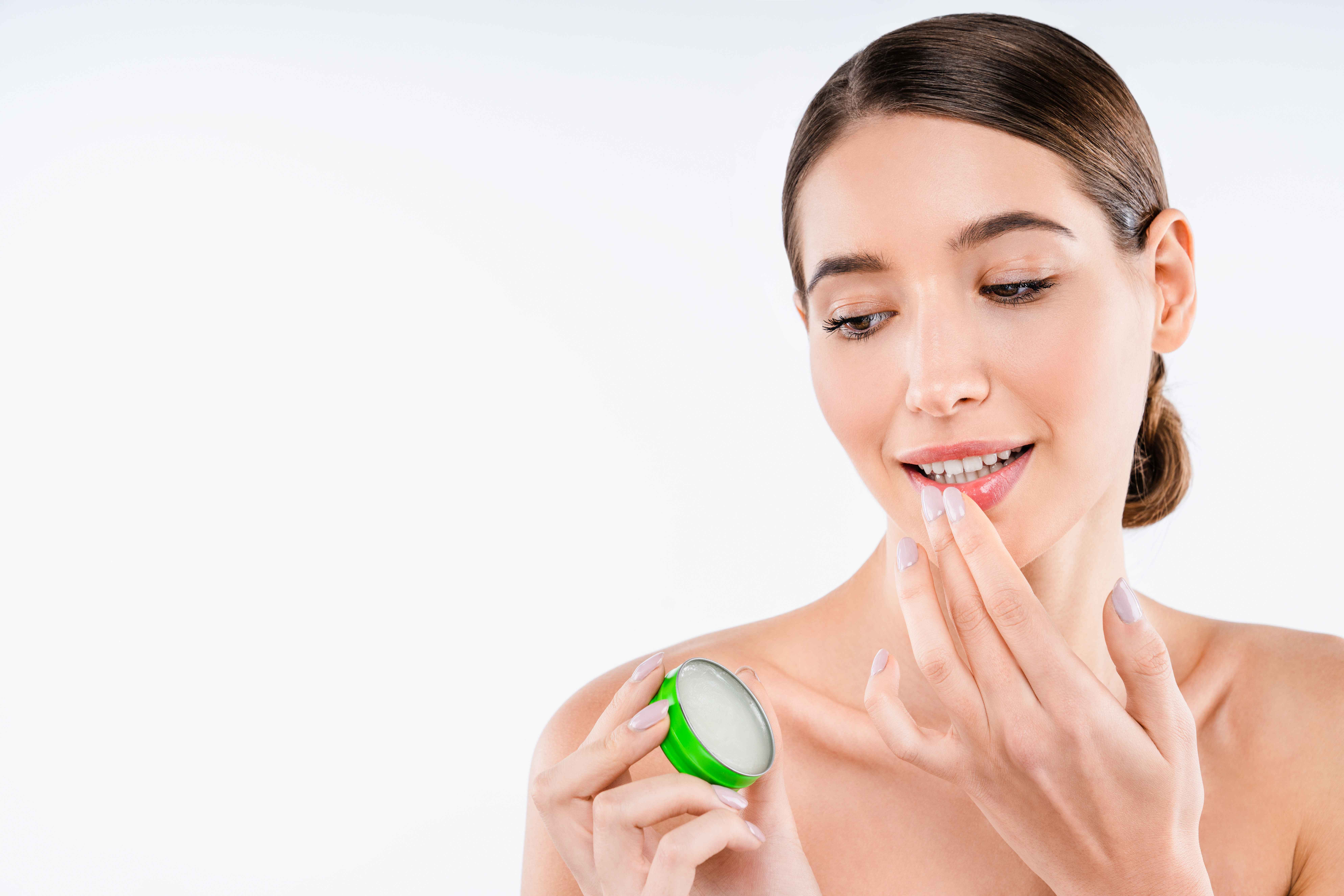 5 Cara Membuat Lip Balm Lidah Buaya untuk Bibir Kering