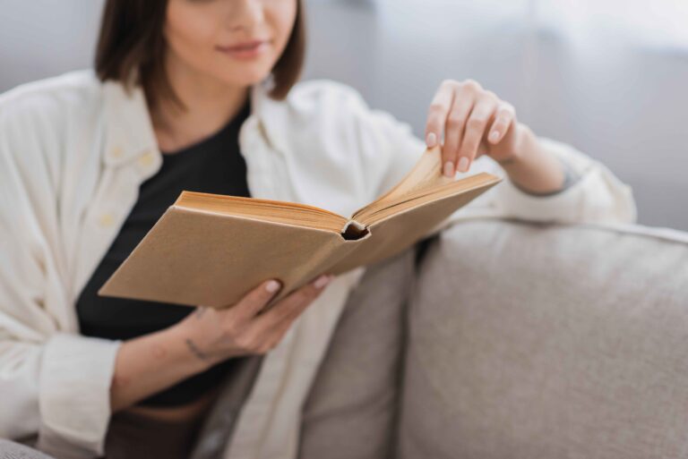 15 Buku Best Seller Indonesia Versi Gramedia yang Wajib Kamu Cek!