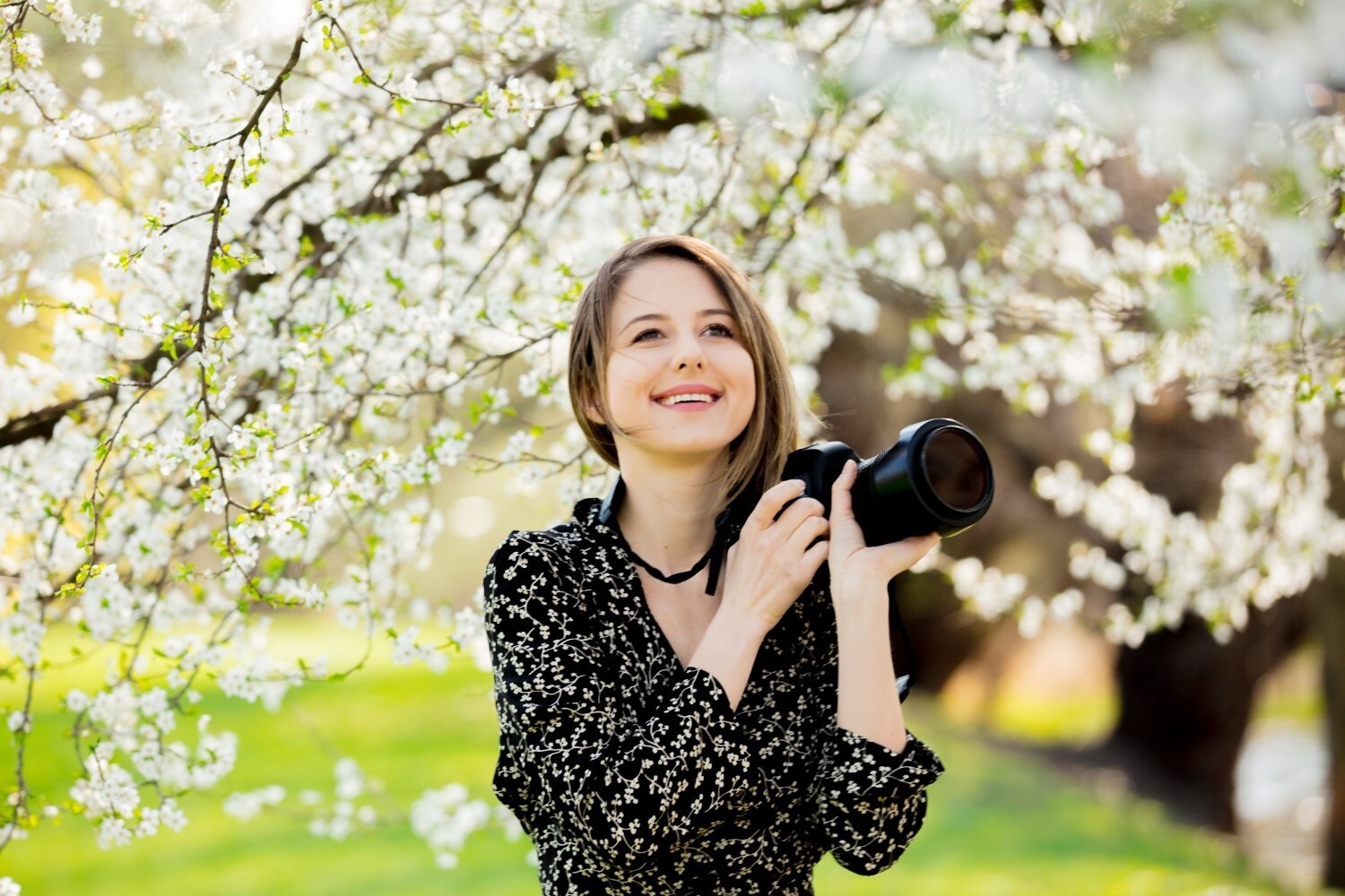 10 Outfit Liburan Musim Semi yang Stylish dan Nyaman