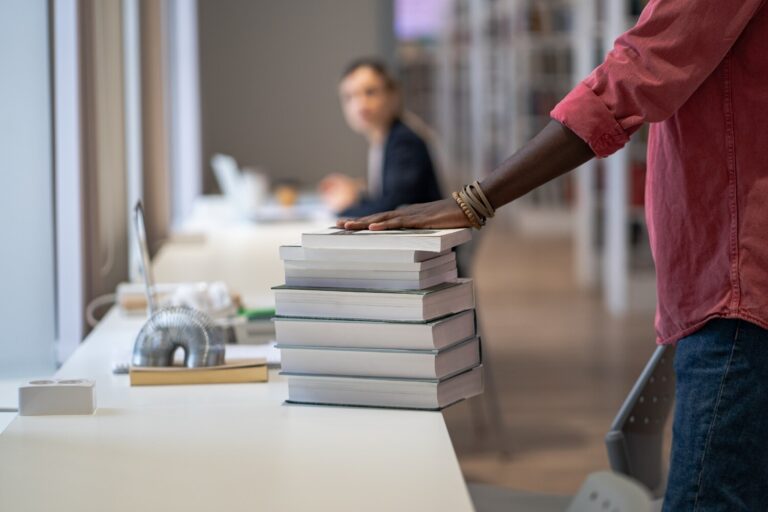20 Buku Tentang Sejarah Dunia yang Menarik untuk Dibaca