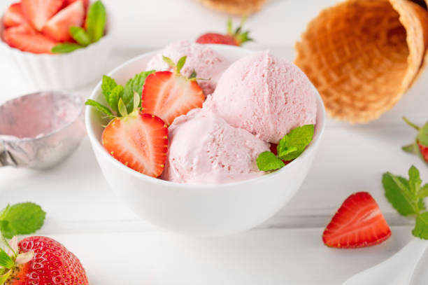 5 Cara Membuat Ice Cream Strawberry yang Segar dan Kekinian
