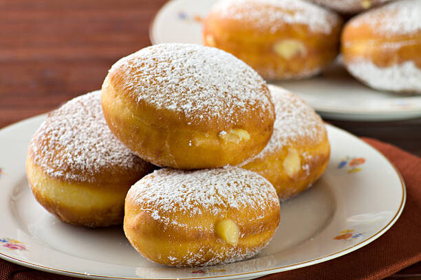 5 Cara Membuat Donat Bomboloni: Lembut, Manis