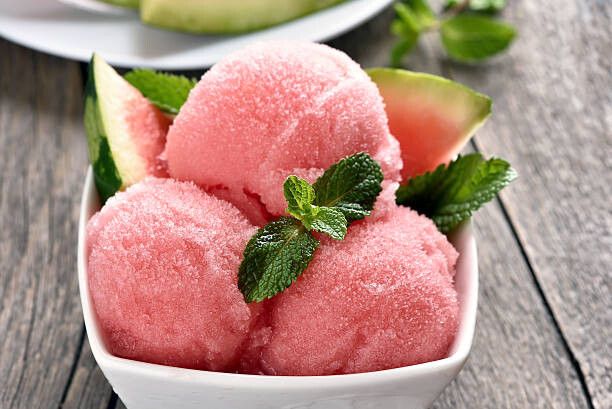 5 Cara Membuat Ice Cream Semangka yang Segar dan Unik untuk Anak Muda
