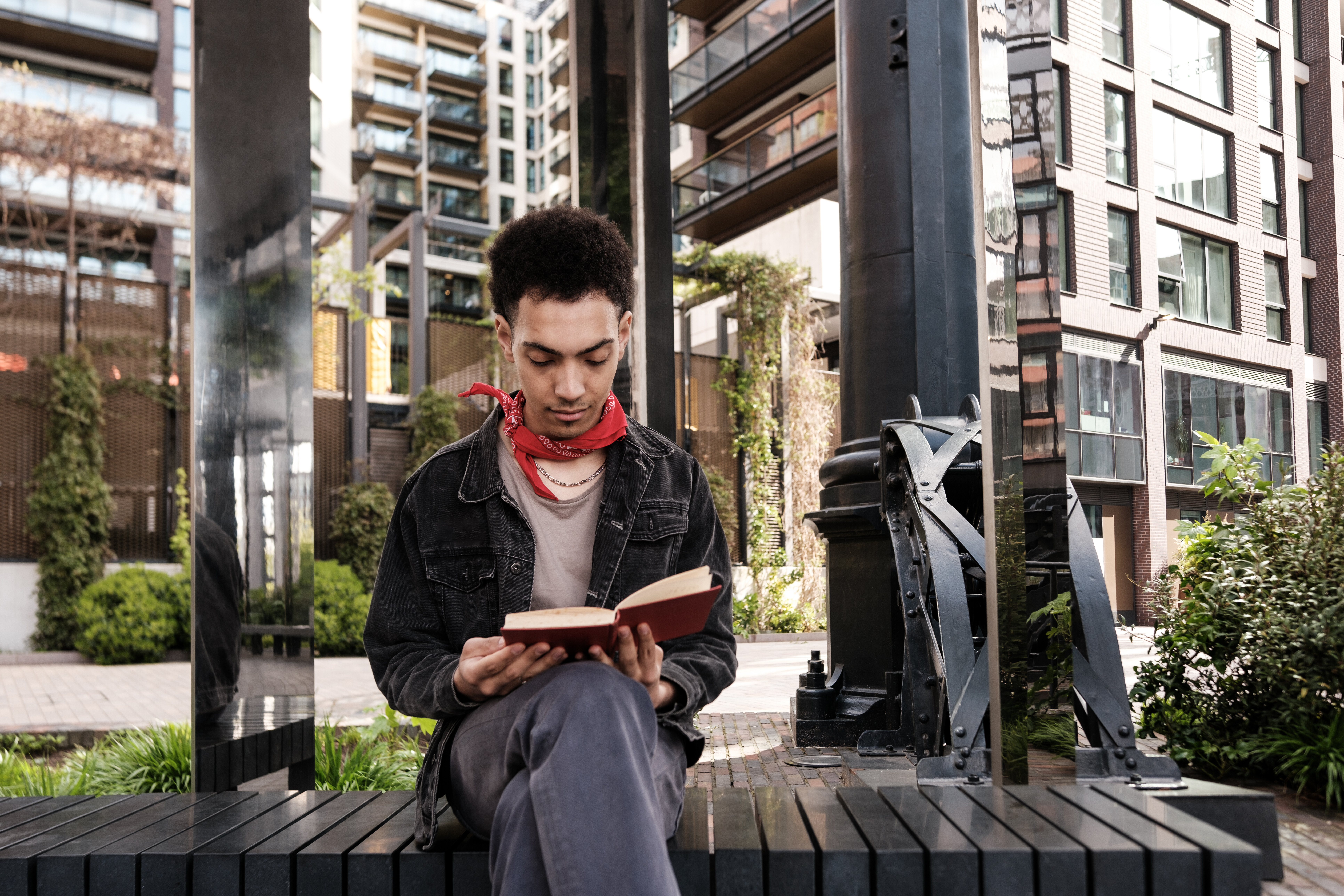 8 Buku yang Bisa Menemanimu Saat Lagi Galau