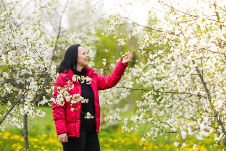 10 Outfit Liburan Musim Semi yang Stylish dan Nyaman